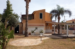 AM007 - Porzione Villetta Bifamiliare Con Giardino