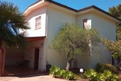 AM010 - Villa Singola con Ampio Giardino