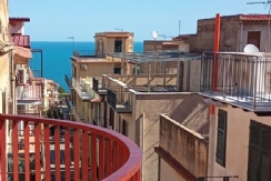 TR002 - Intera Palazzina in Centro