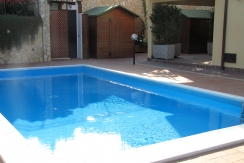 TR004 – Panoramica Villa con Piscina