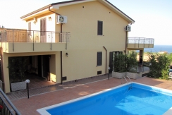TR004 – Panoramica Villa con Piscina